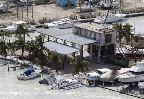 Key Largo! A Thrilling Tale of Love, Gangsters, and Hurricane-Battered Florida Keys!